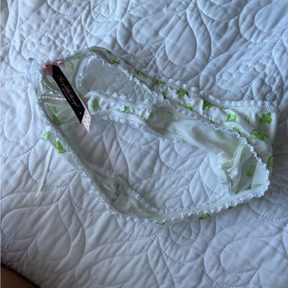 2 Victoria’s Secret Sexy Little Things silky lace thongs Size Small Y2K 2008 - Picture 6 of 7